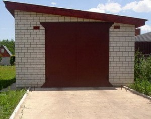Земельну ділянку під гаражем може отримати у користування лише його власник